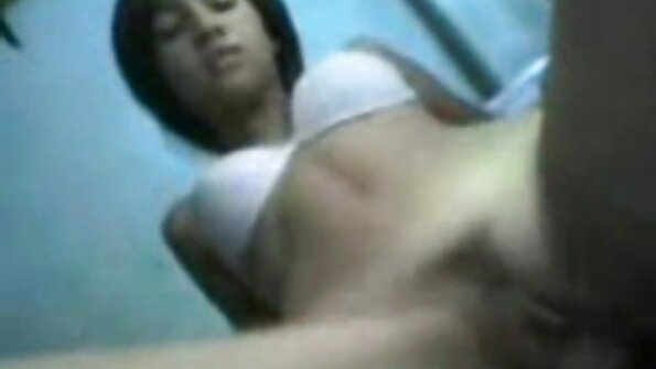 Seorang tante arab sange remaja dengan fiksasi anal ditembus dalam-dalam di tempat tidur