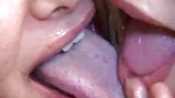Luscious Lopez video tante ngesek yang tampak menakjubkan mendapat kesenangan besar dari seks anal